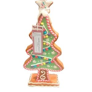 Cupcakes and cashmere Christmas tree